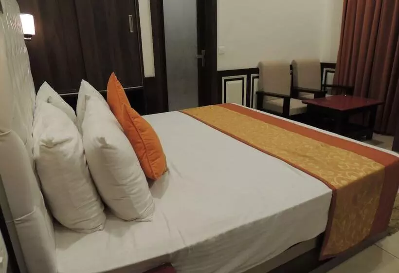 Aamiaismajoitus (B&B) Wood Stock Kasauli   Rooms & Cottages   Panoramic View & Balcony Rooms