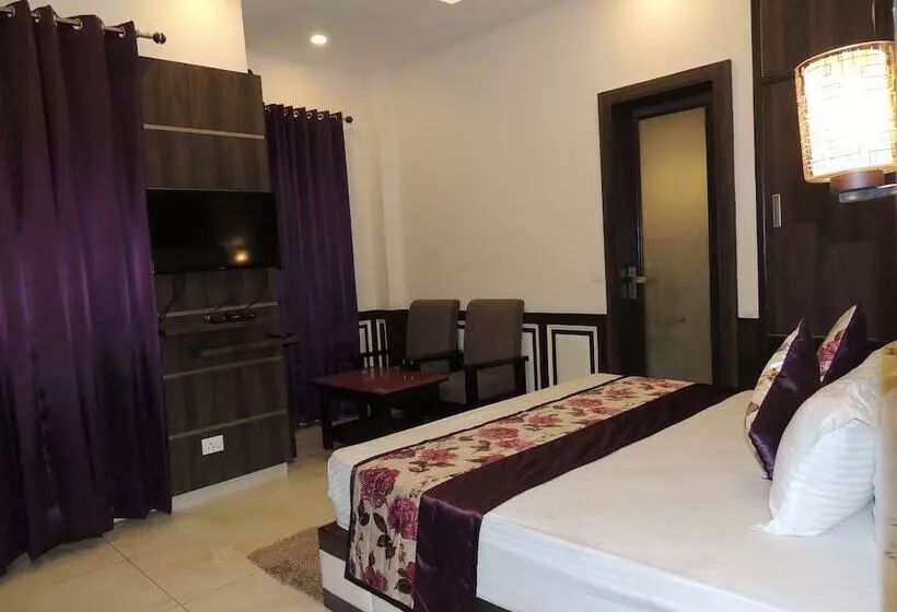 Aamiaismajoitus (B&B) Wood Stock Kasauli   Rooms & Cottages   Panoramic View & Balcony Rooms