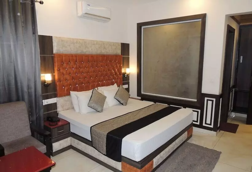 Aamiaismajoitus (B&B) Wood Stock Kasauli   Rooms & Cottages   Panoramic View & Balcony Rooms