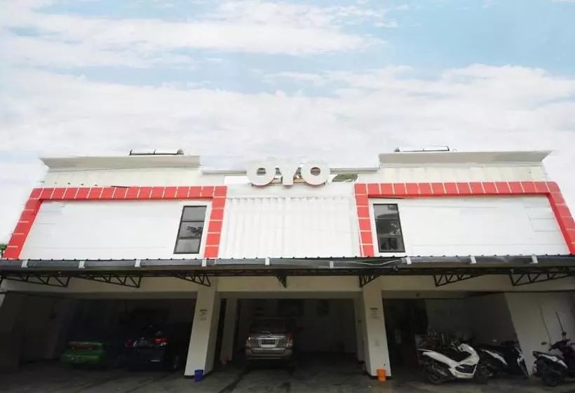 Hotelli Reddoorz Near Rs Siti Khodijah