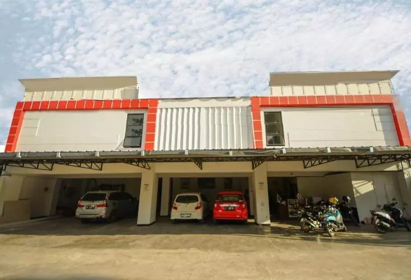 Hotelli Reddoorz Near Rs Siti Khodijah