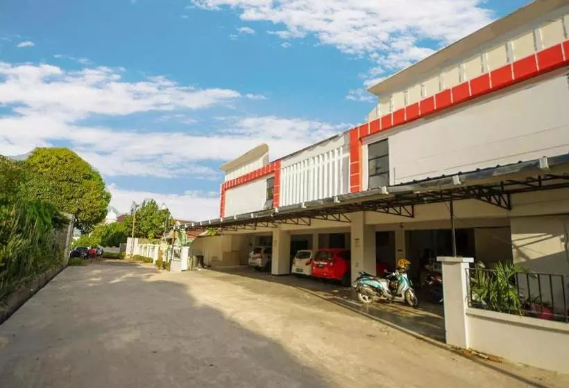 Hotelli Reddoorz Near Rs Siti Khodijah