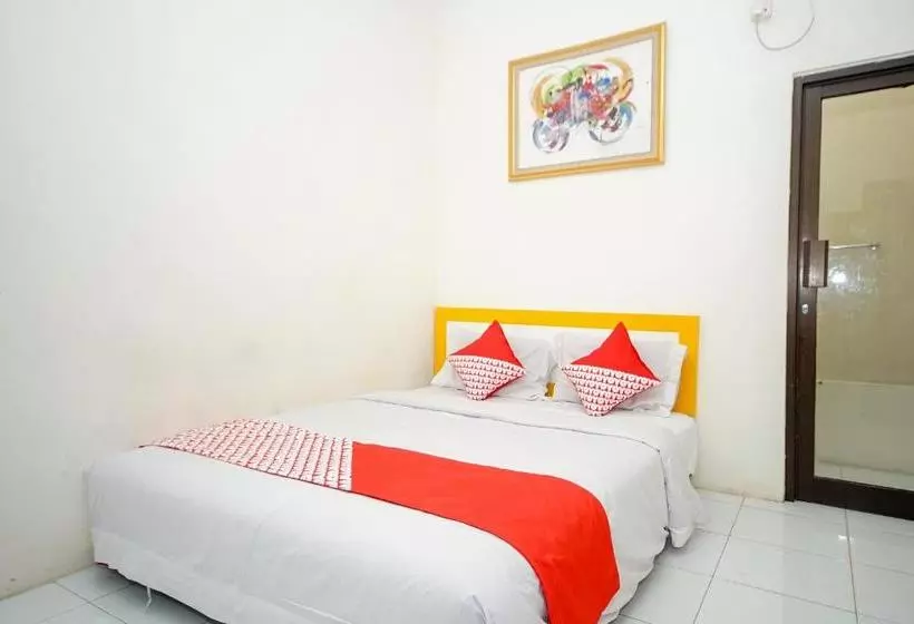 Hotelli Reddoorz Near Rs Siti Khodijah