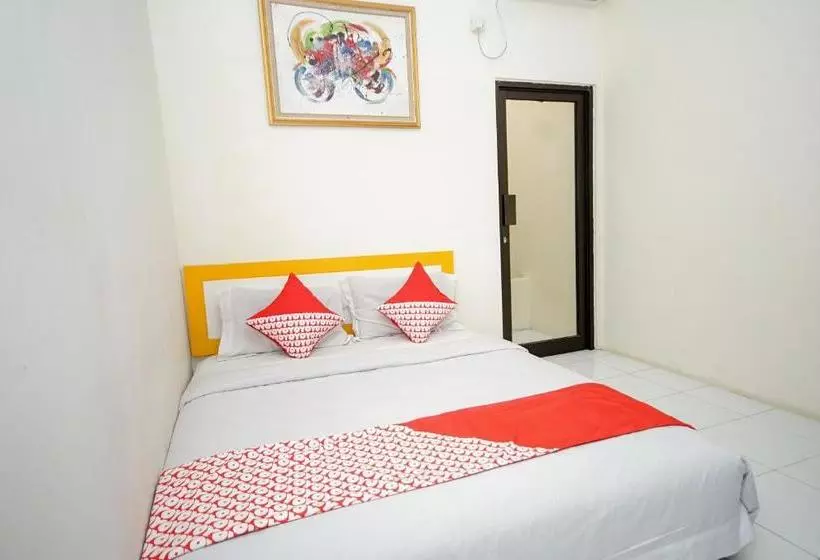 Hotelli Reddoorz Near Rs Siti Khodijah