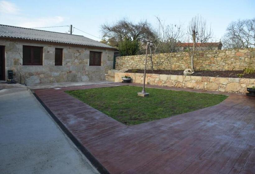 O Cabanel Albergue Bar