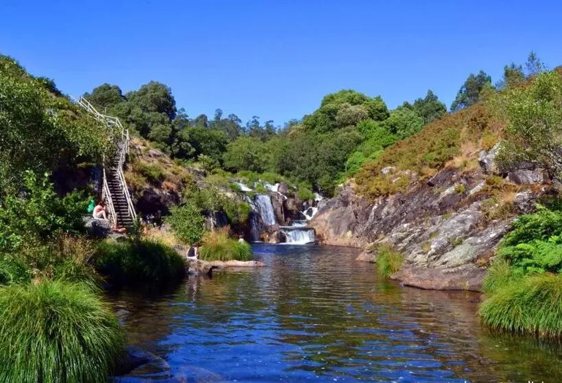 O Cabanel Albergue Bar
