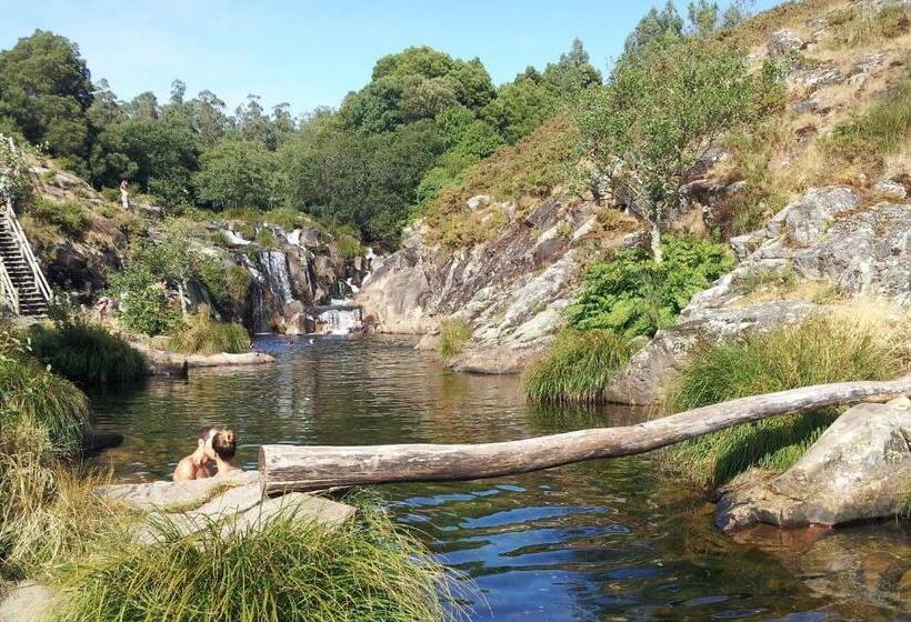 O Cabanel Albergue Bar