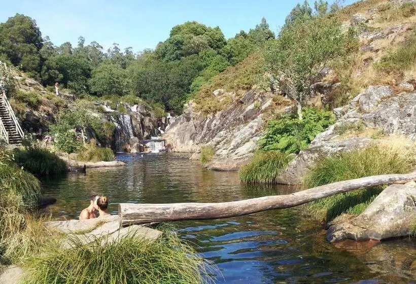 O Cabanel Albergue Bar