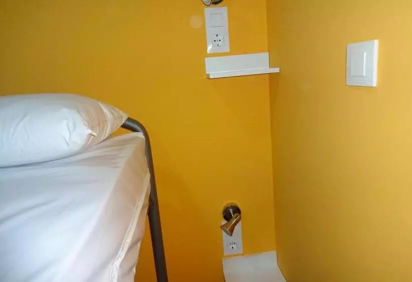 O Cabanel Albergue Bar