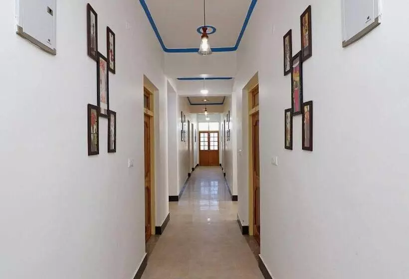Oyo 26832 Hotel Ratnodaya