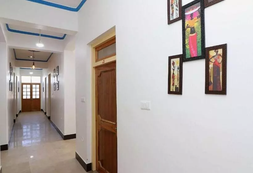 Oyo 26832 Hotel Ratnodaya