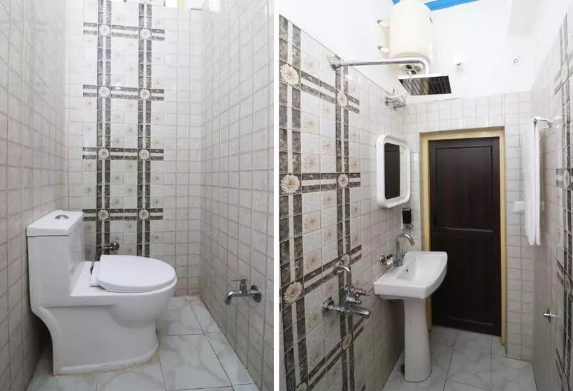 Oyo 26832 Hotel Ratnodaya