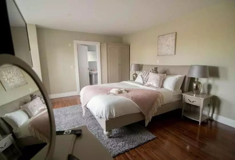 Majatalo West Haven House