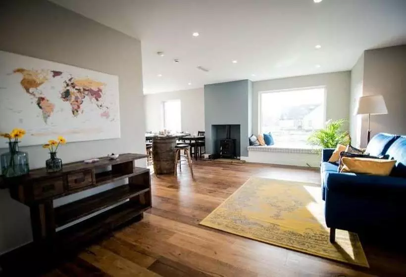 Majatalo West Haven House