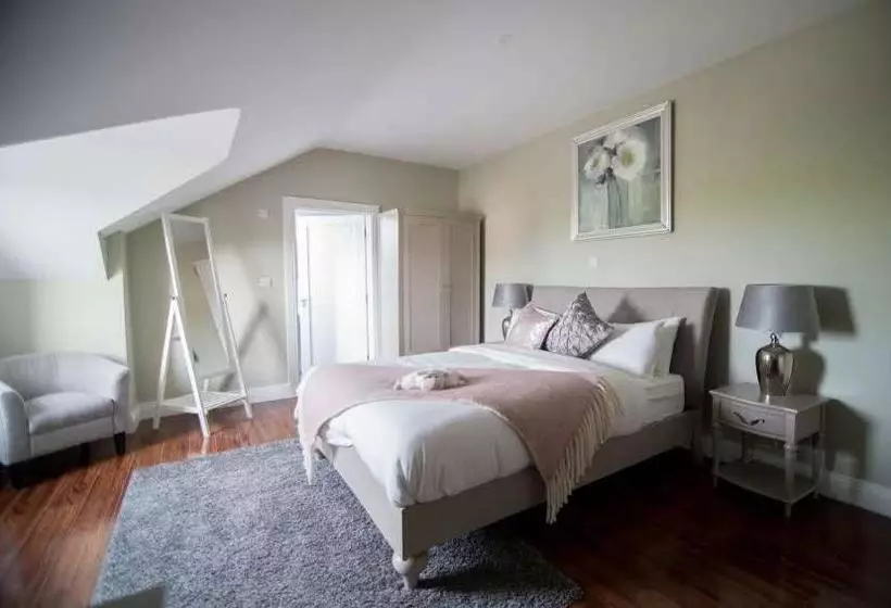 Majatalo West Haven House