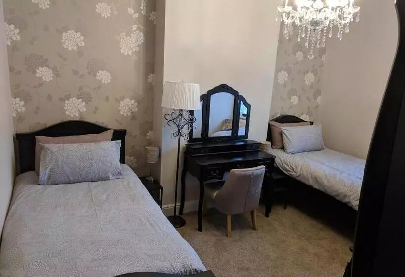 Majatalo Lion House Bed & Breakfast With Restaurant