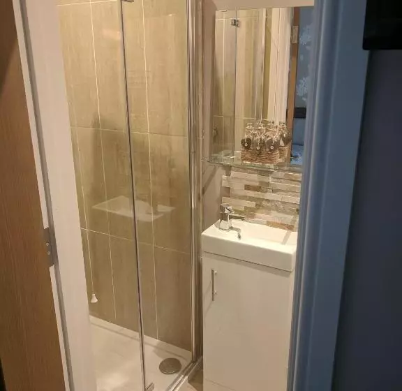 Majatalo Lion House Bed & Breakfast With Restaurant