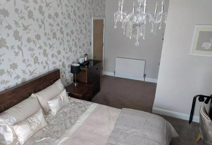 Majatalo Lion House Bed & Breakfast With Restaurant