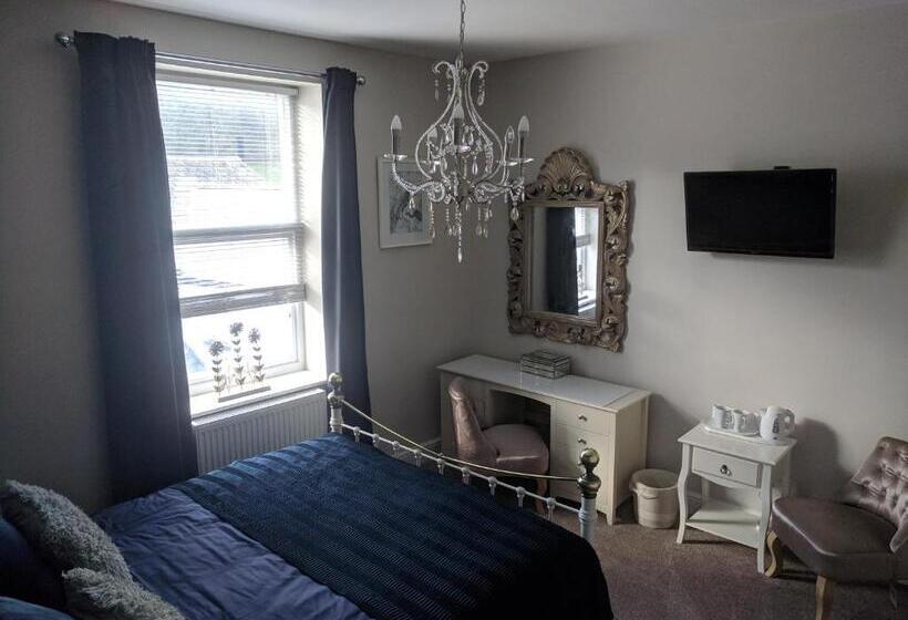 פנסיון Lion House Bed & Breakfast With Restaurant