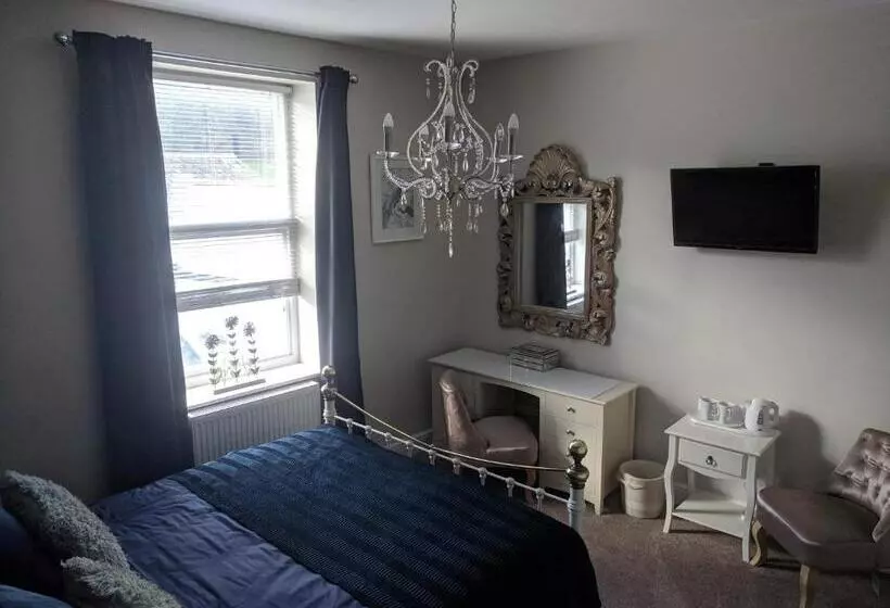 Majatalo Lion House Bed & Breakfast With Restaurant