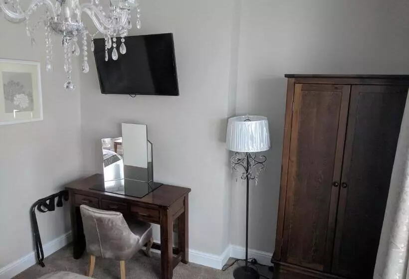 Majatalo Lion House Bed & Breakfast With Restaurant