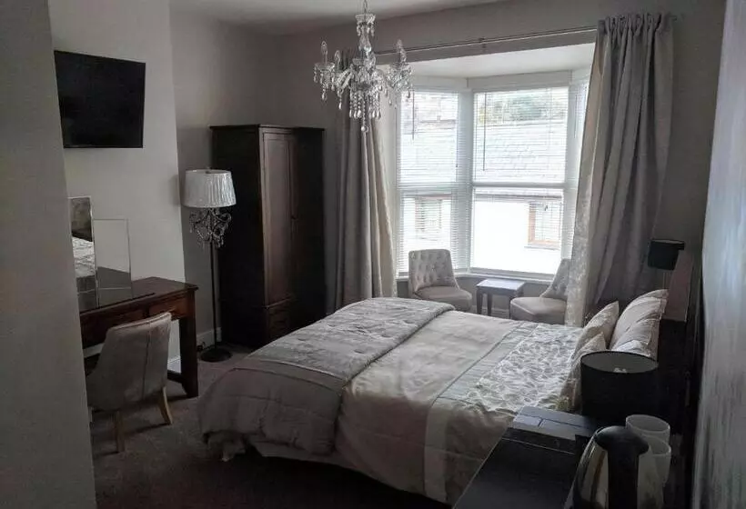 Majatalo Lion House Bed & Breakfast With Restaurant