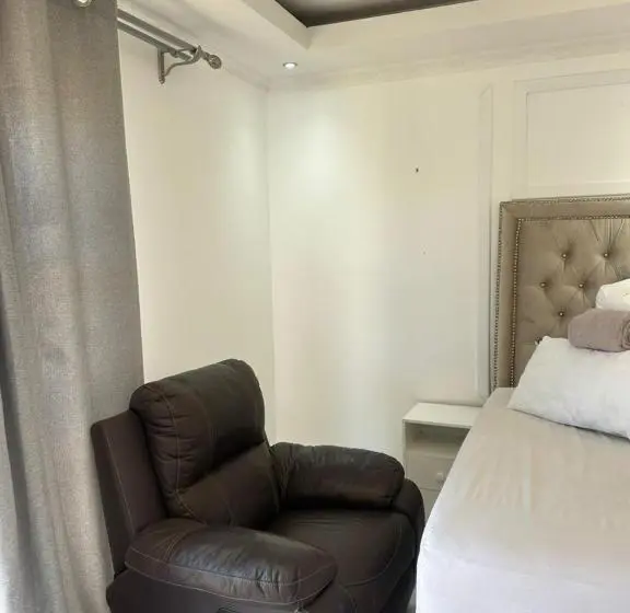 پانسیون Private Entrance Room Behind Out Of Africa