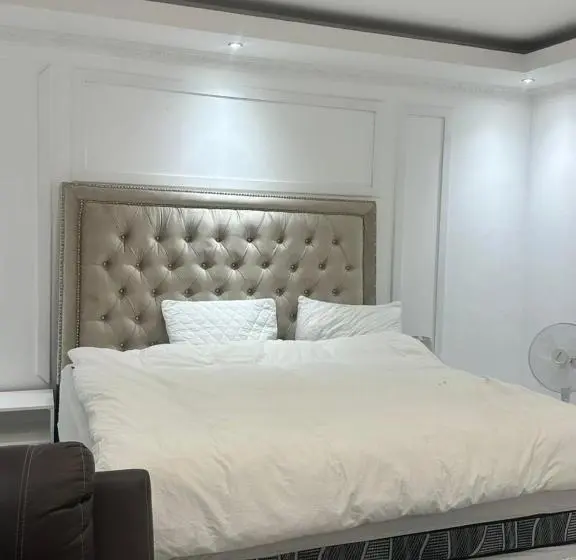 پانسیون Private Entrance Room Behind Out Of Africa