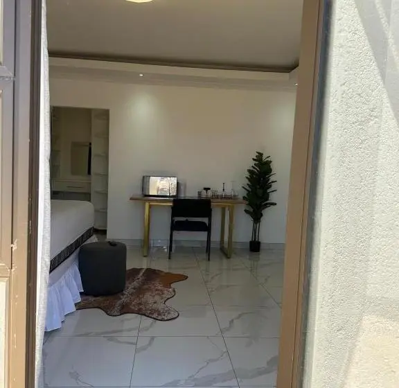 پانسیون Private Entrance Room Behind Out Of Africa