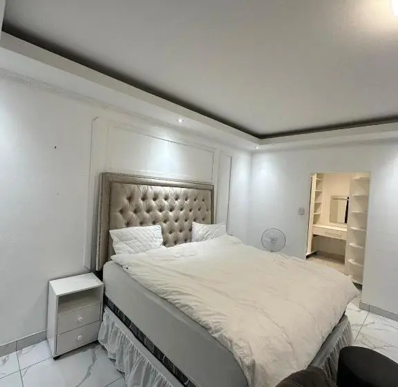 پانسیون Private Entrance Room Behind Out Of Africa