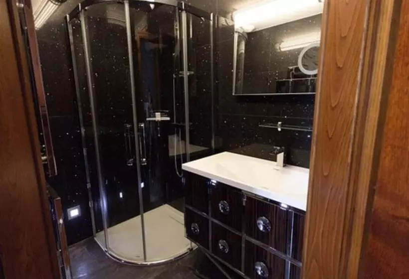 Aamiaismajoitus (B&B) Chateau De Druon