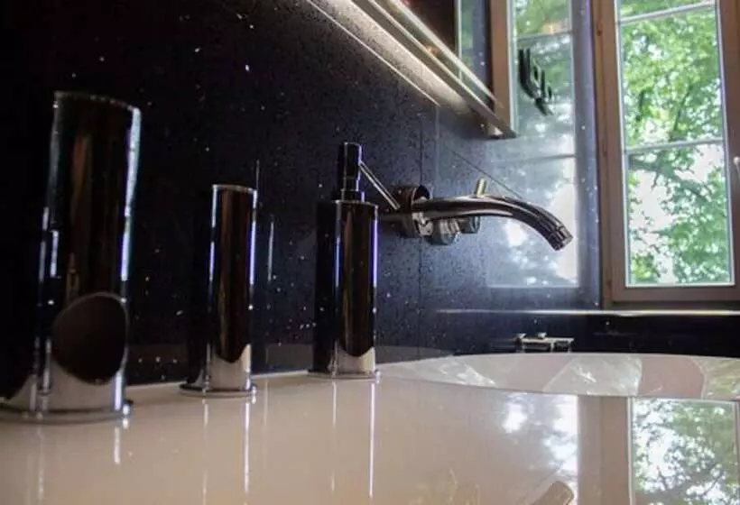 Aamiaismajoitus (B&B) Chateau De Druon