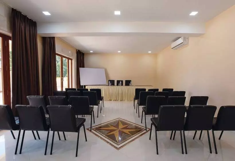 Hotelli City Palace Resort