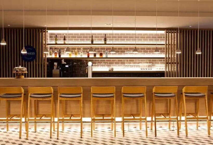 Hotelli Holiday Inn Express   Mülheim   Ruhr, An Ihg