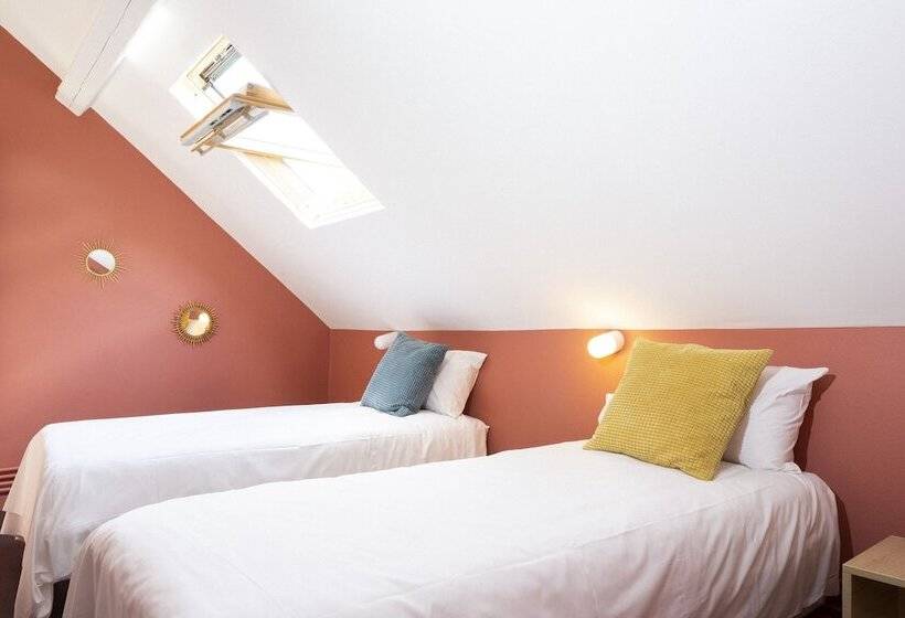 Отель Hostel La Maison Montreau