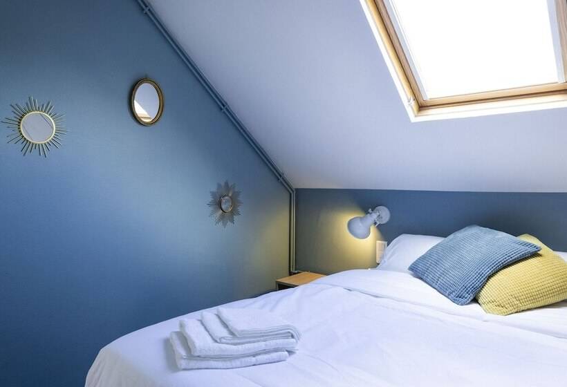 Отель Hostel La Maison Montreau