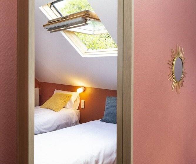 Отель Hostel La Maison Montreau