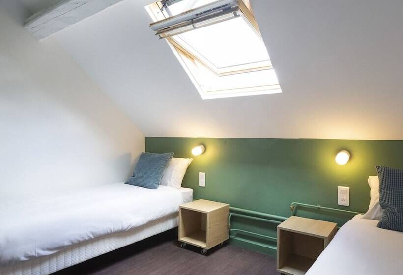 Отель Hostel La Maison Montreau