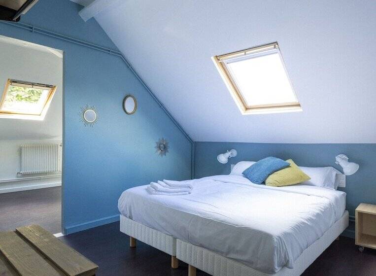 Отель Hostel La Maison Montreau