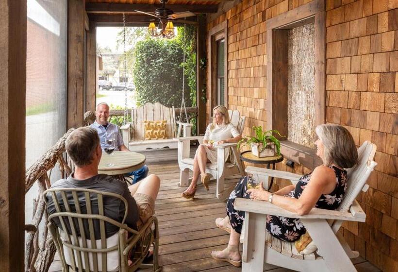 فندق The White Birch Inn