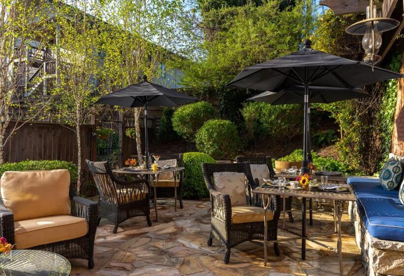 فندق The White Birch Inn