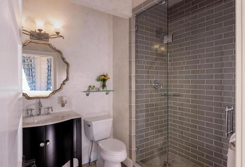 فندق The White Birch Inn