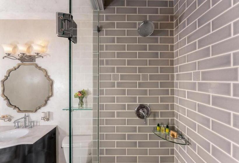 فندق The White Birch Inn