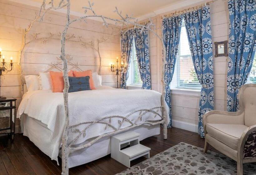 فندق The White Birch Inn