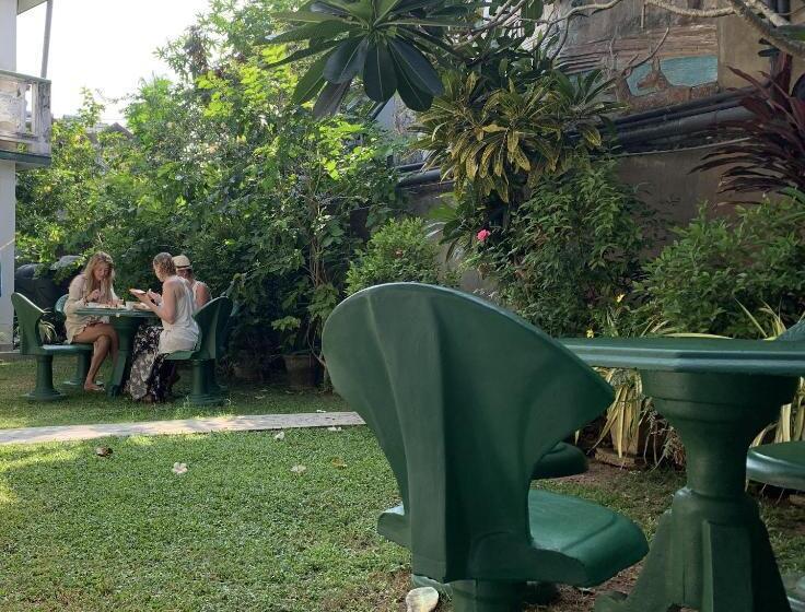 Отель The Retreat