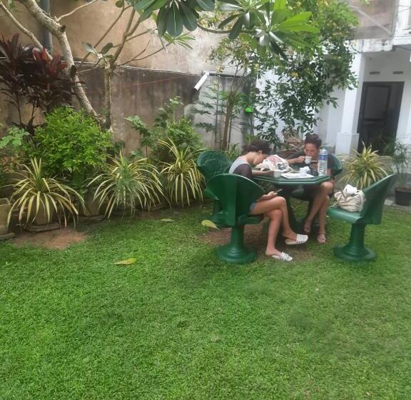 Отель The Retreat