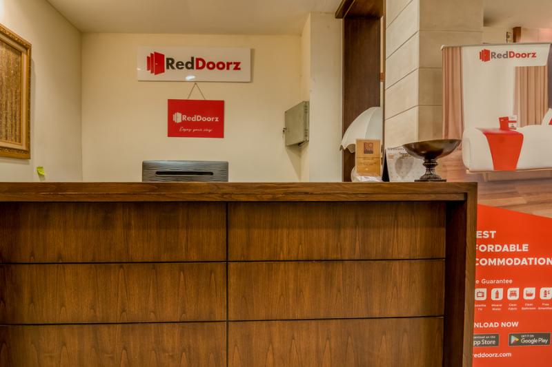 Pansiyon Reddoorz Plus Near Dharmawangsa Square 2