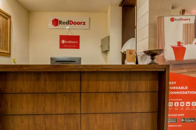 ペンション Reddoorz Plus Near Dharmawangsa Square 2