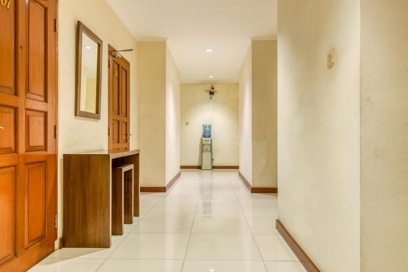 Pansiyon Reddoorz Plus Near Dharmawangsa Square 2