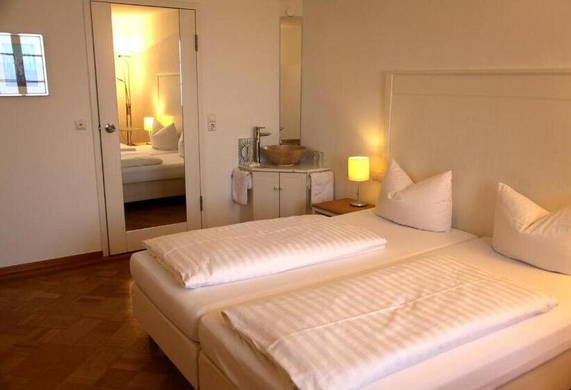 Отель Bacchus Wine & Bites